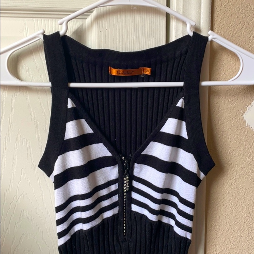 Very pretty tang top 🖤